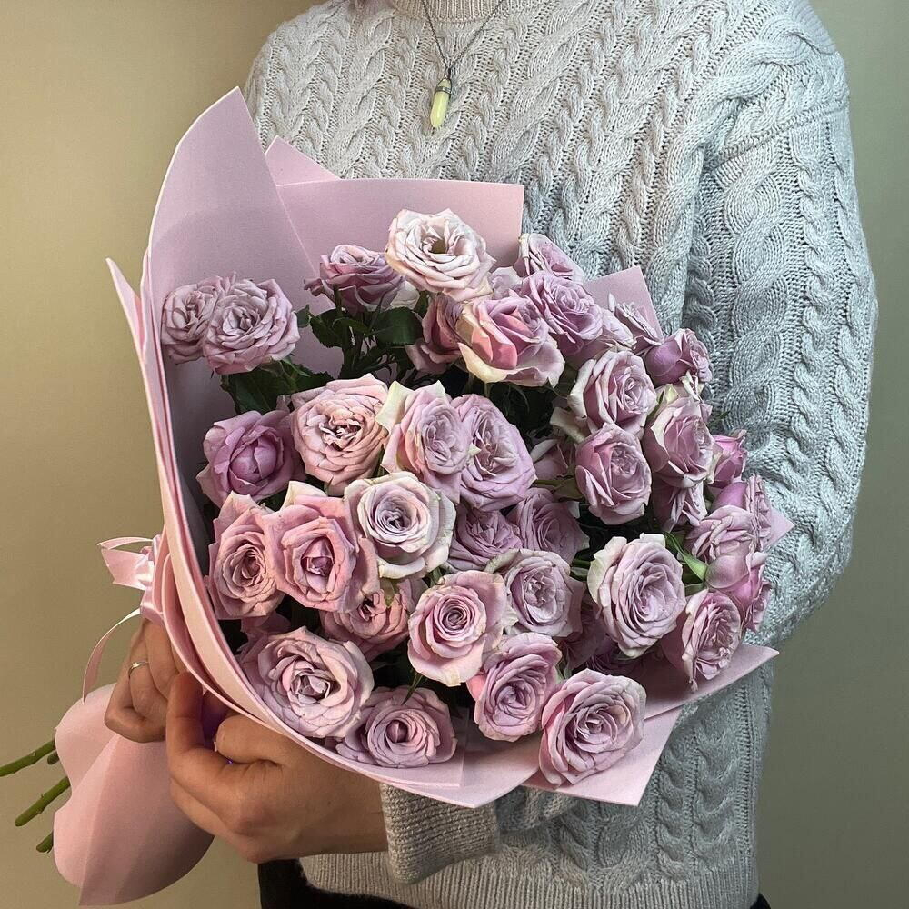 Букет из 9 нежных фиолетовых кустовых роз в упаковке