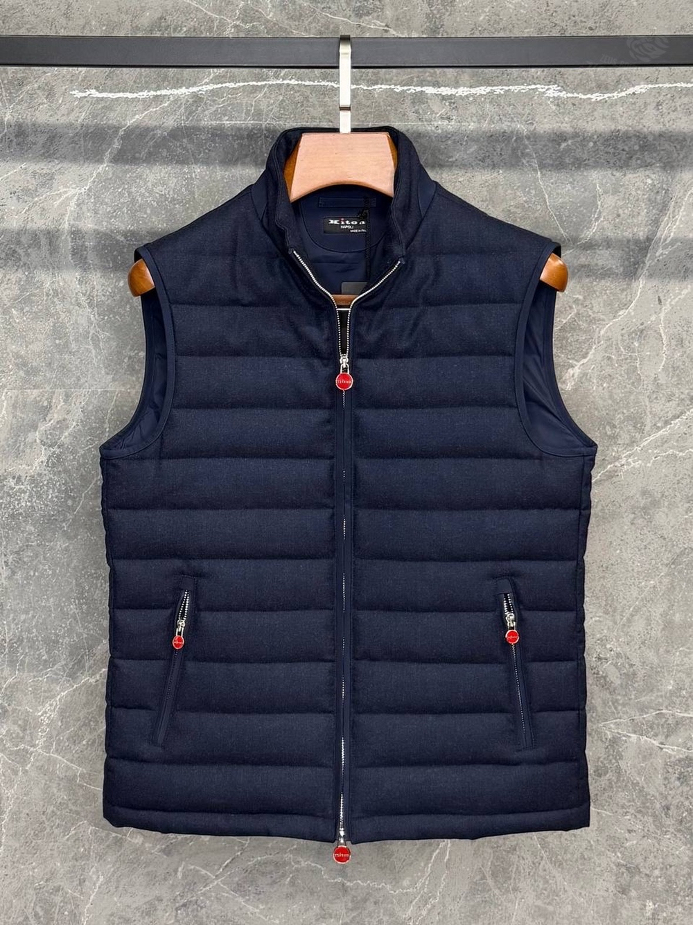 Пуховый жилет Kiton