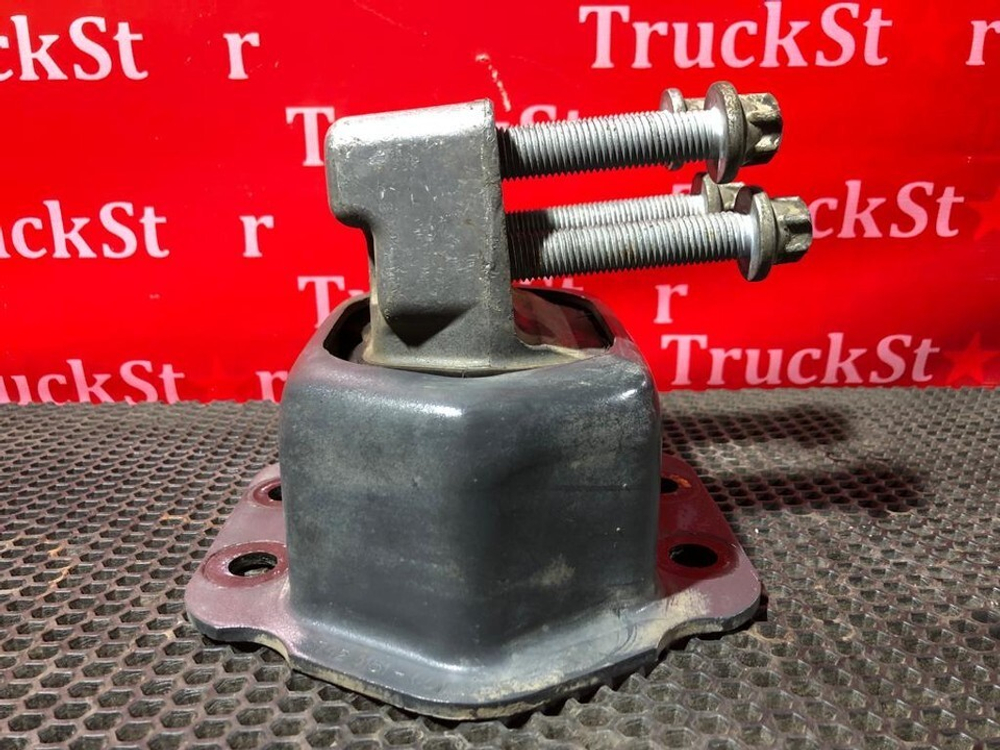 Подушка двигателя задняя 2018г