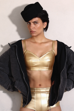 Шорты золотые