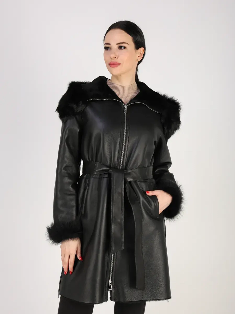 Дубленка зимняя натуральная с капюшоном длинная