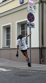 Футболка Fear No More молочная