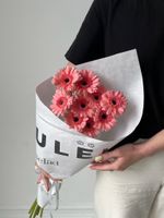 Кулек из герберы в нежно-розовом оттенке