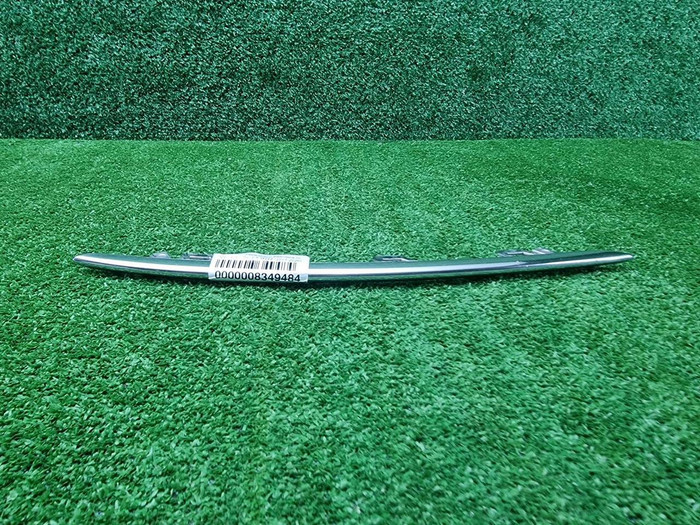 Молдинг переднего бампера Mercedes S W222 (17-20)