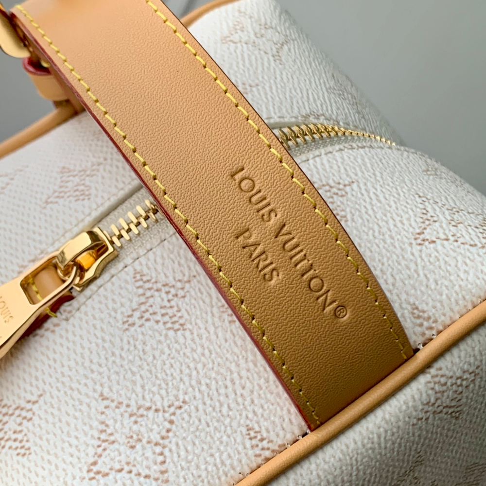 Louis Vuitton Locker Dopp Kit