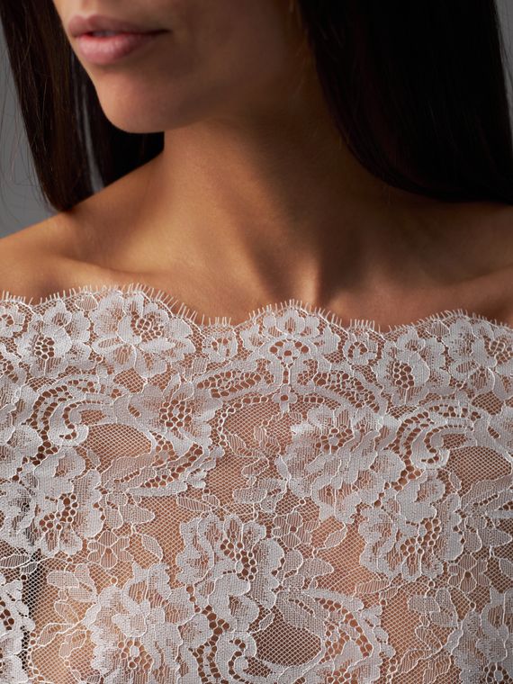 01-45 Кружево шантильи 22-24 см, айвори 004