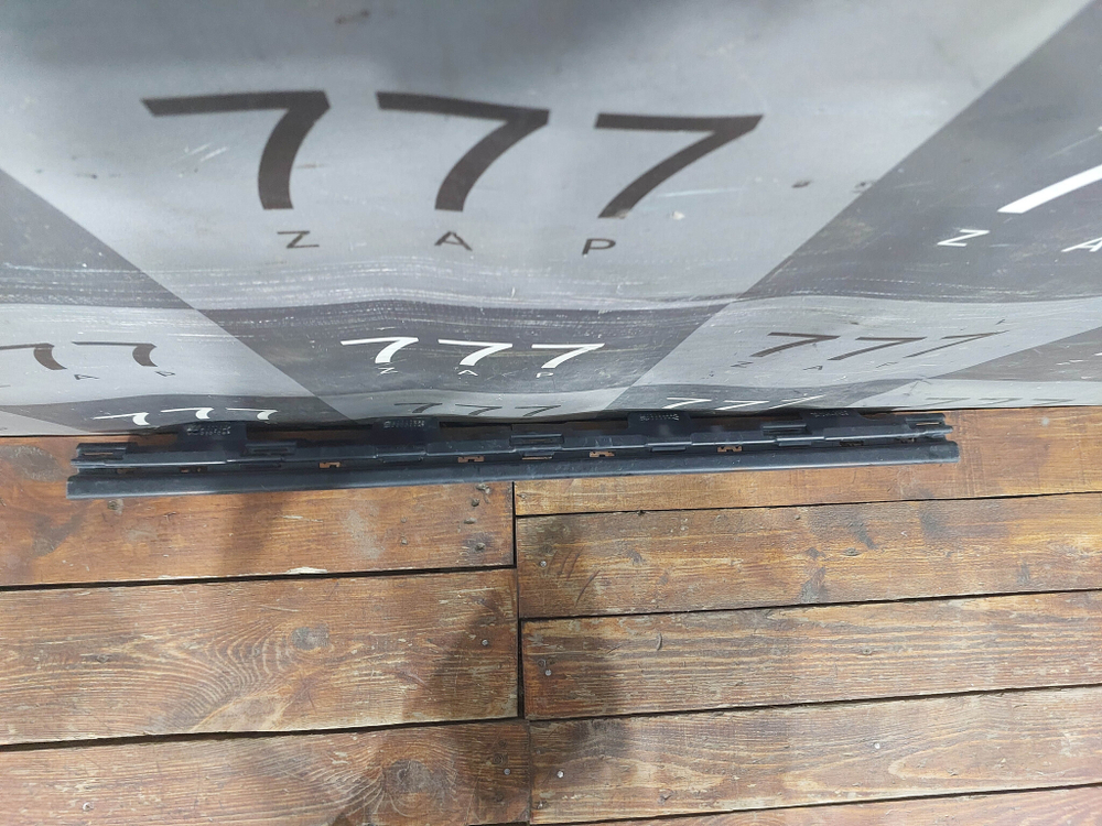 Накладка переднего бампера Jaguar E-Pace 17-нв Б/У Оригинал J9C317F011APIA01