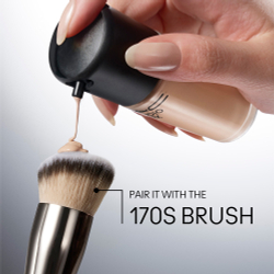 MAC Cosmetics Studio Fix Fluid SPF 15 24HR Matte Foundation + Oil Control - Тональная основа матирующая SPF 15 оттенок N5, 30 ml