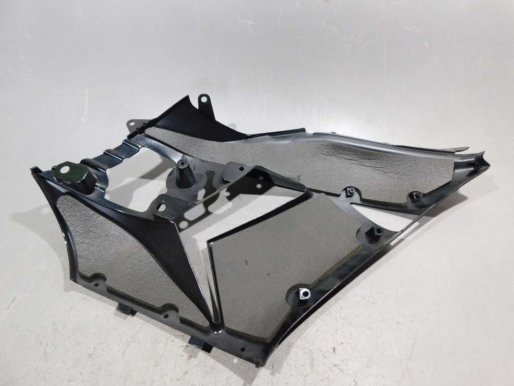 Пластик боковой левый Kawasaki ZZR1400 026142