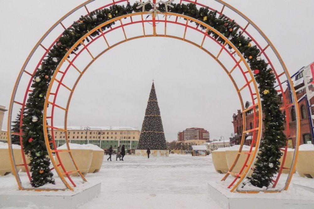 Уличная елка каркасная "Уральская сосна" (бело-зеленая леска) 21 м