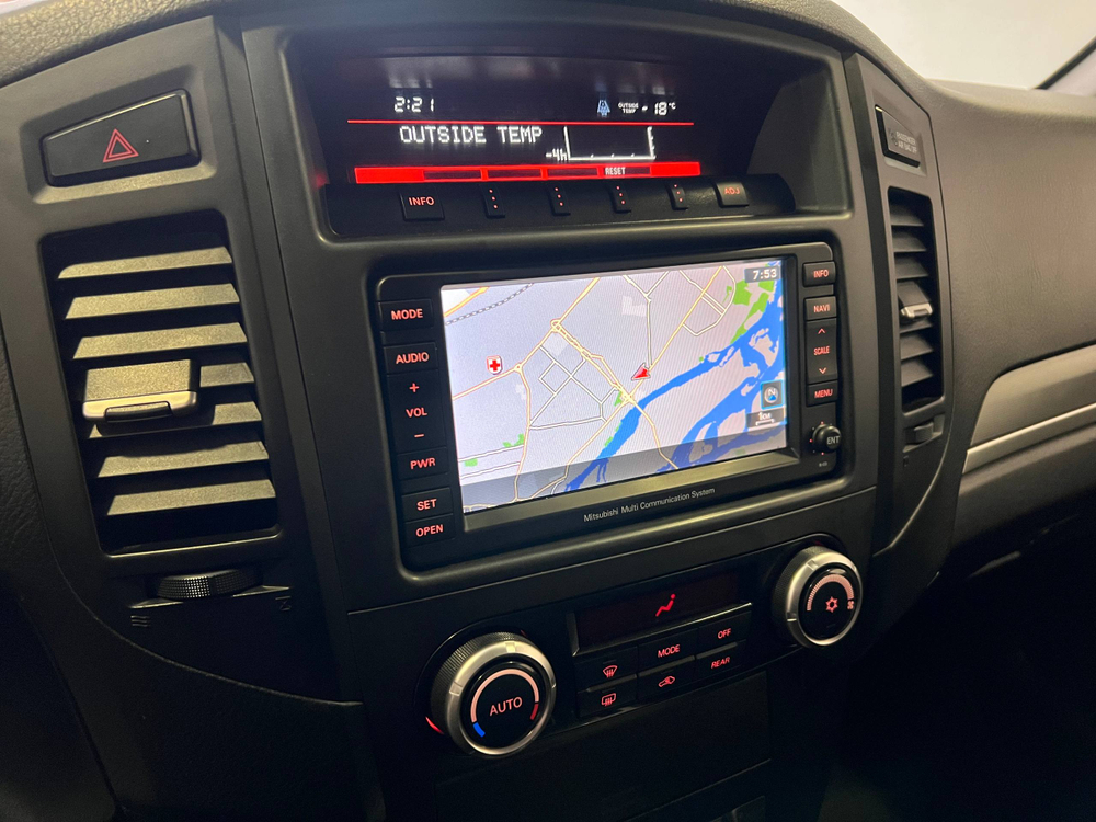 Mitsubishi Pajero, 2012 год