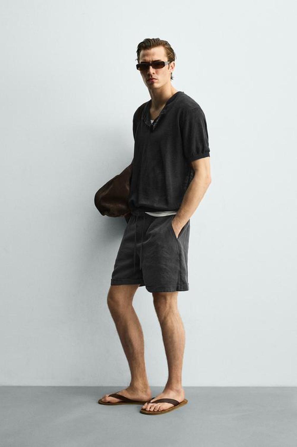 ZARA ШОРТЫ RELAXED FIT ИЗ СТРУЯЩЕЙСЯ ТКАНИ, СЕРО-КОРИЧНЕВЫЙ