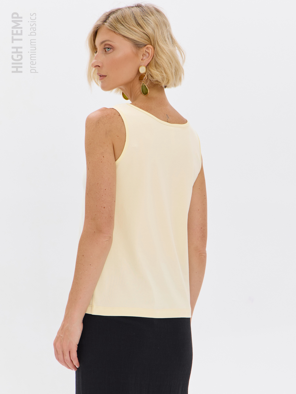 Базовый трикотажный топ с V-вырезом под пиджак