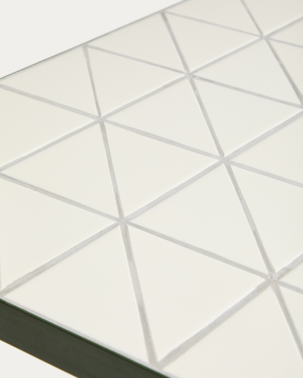 Уличный столик Maurina из зеленой стали с плиткой цвета экрю 81 x 51 см