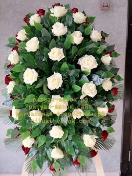 Ритуальный венок из живых цветов -18