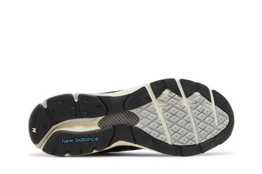 Кроссовки New Balance Teddy Madenb 990 V3