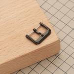 Изящная застежка, цвет черный