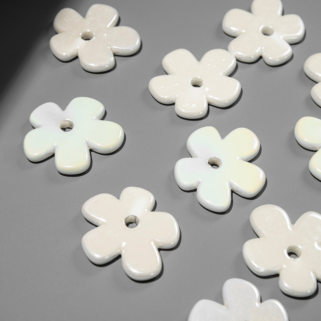 Бусина в форме цветка, 33*35,5мм, белая, глазурированный фарфор