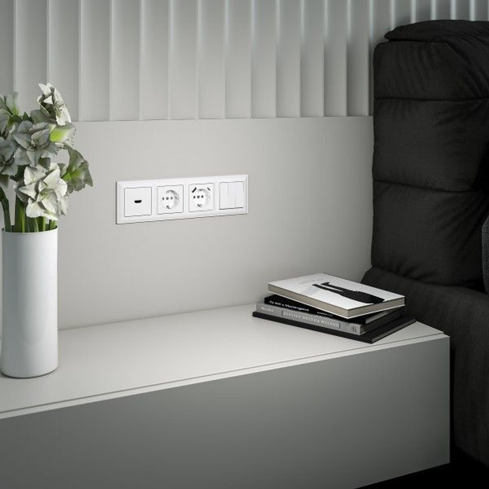 Рамка на 4 поста Fiore (белый)