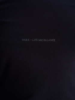 Лонгслив приталенный "(dis)balance" черный