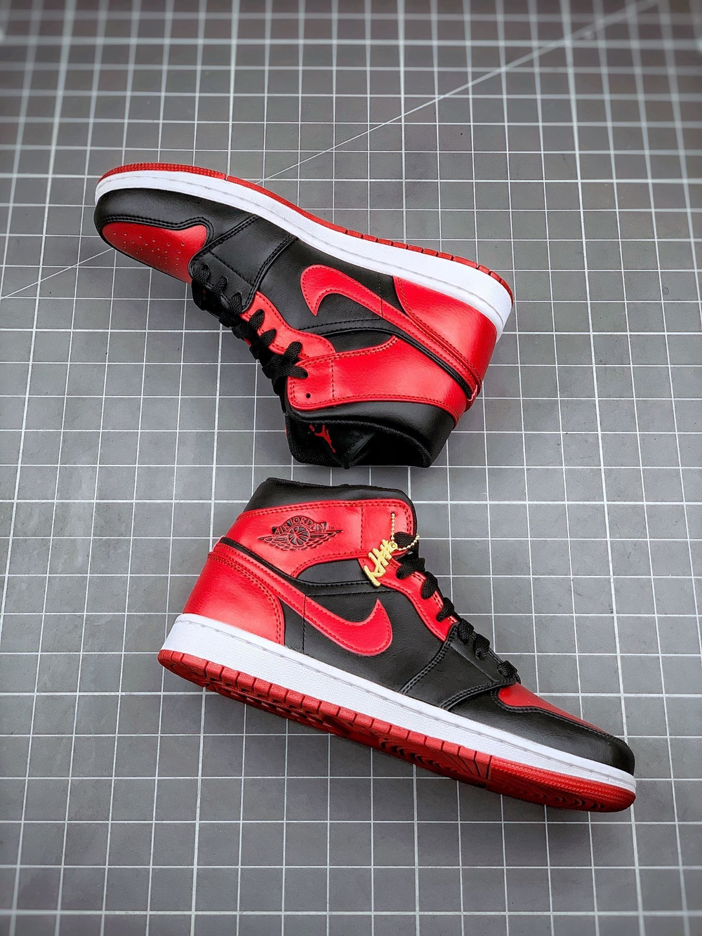 AIR JORDAN 1 MID BRED BLACK/BLACK/RED