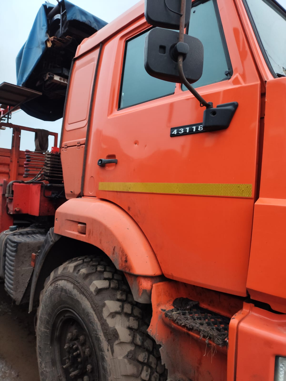 КамАЗ 43118 6x6 Бортовой с КМУ 41K00G-LA (Дизельный, 11,8 л, 300 л.с., МТ)