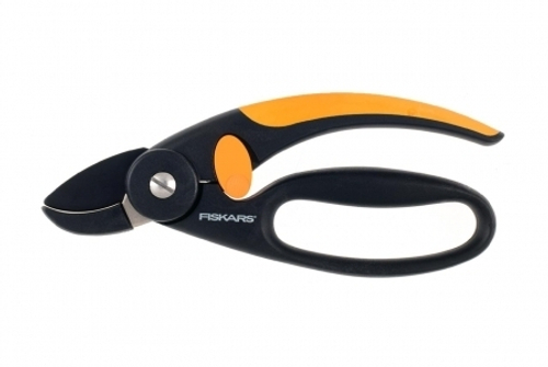 Контактный секатор Fiskars P43 с петлей для пальцев 1001535