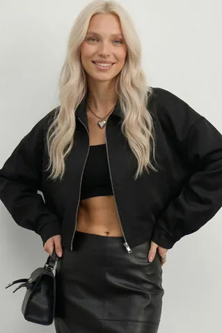 Куртка с воротом укороченная черного цвета