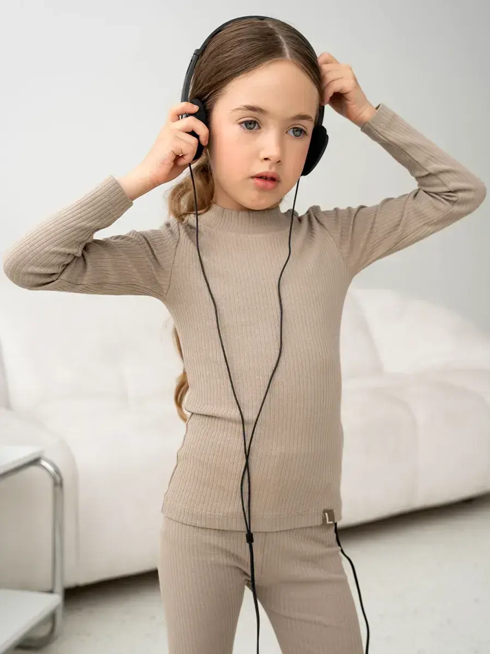 Костюм для девочки на осень