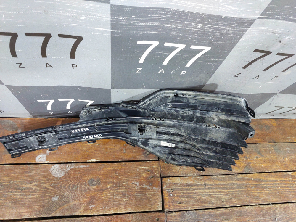 Накладка Решетка переднего бампера левая Geely Monjaro 21-нв Б/У Оригинал 6010177600