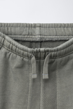 ZARA ФЛИСОВЫЕ ШОРТЫ КАРГО, ЛИНЯЛЫЙ ЗЕЛЕНЫЙ