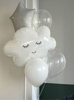 Фонтан из шаров с облаком в белых оттенках
