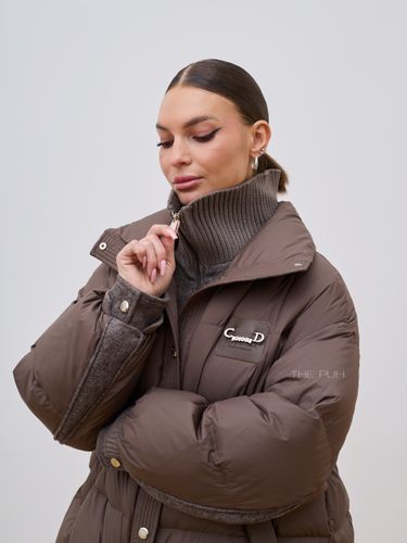 Короткий коричневый пуховик с шерстяными вставками