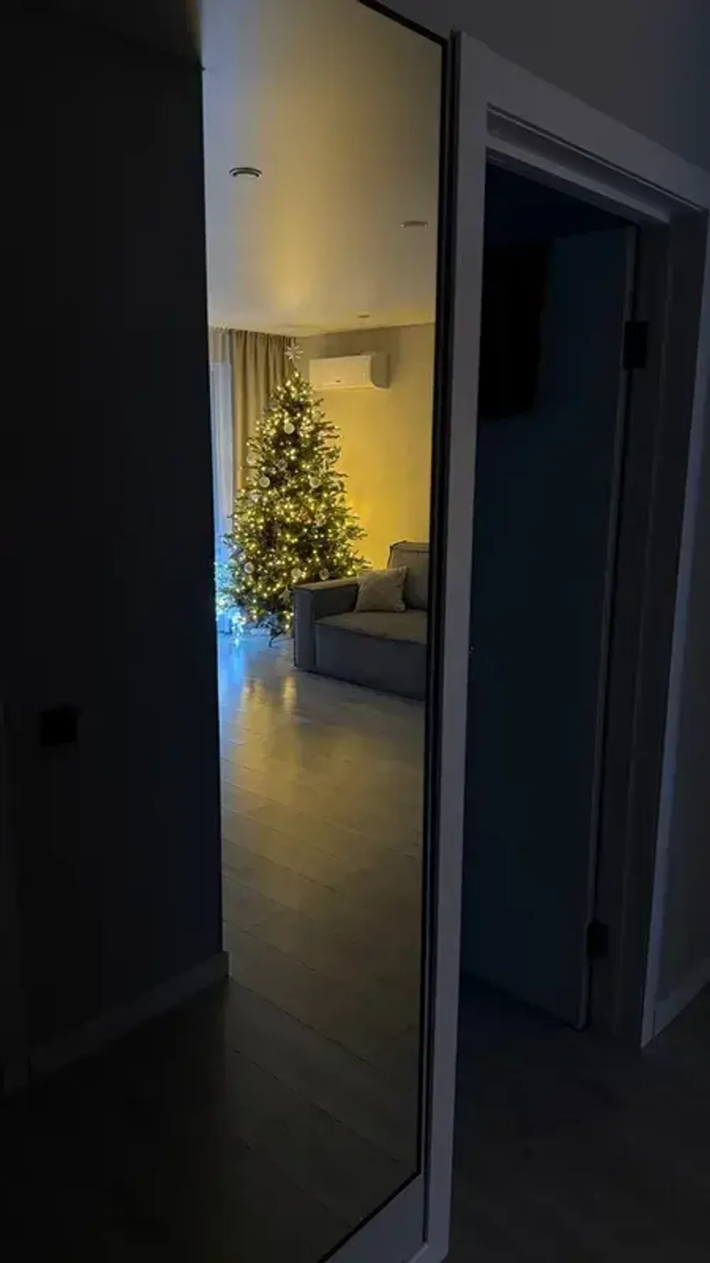 Елка с гирляндой встроенной «Elegance» Элеганс (Литая+пвх) 270 см / 2,7 м