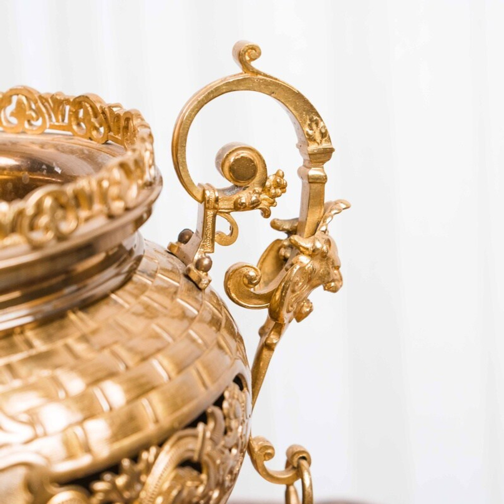 Декоративная ваза-кашпо в стиле Неоренессанс