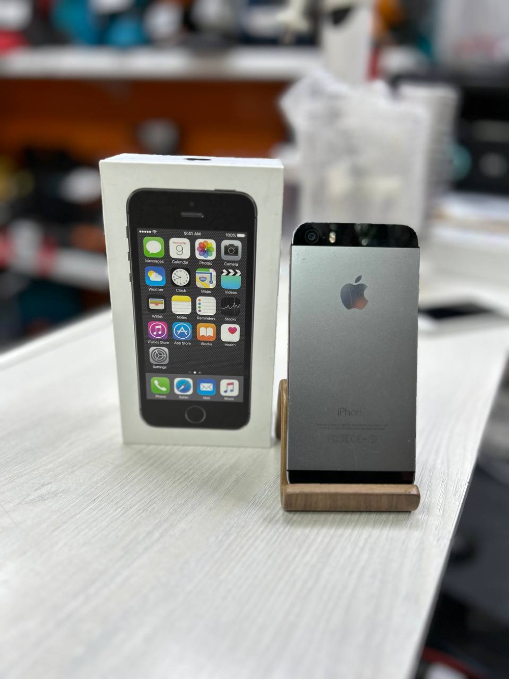 Смартфон iPhone 5S 16 ГБ - серый