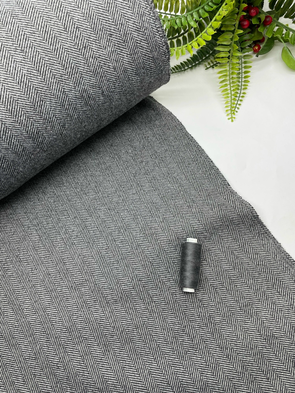 Пальтовый трикотаж елочка серый