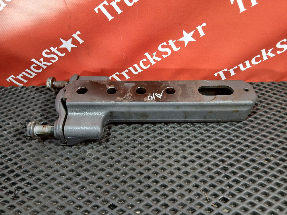 Кронштейн глушителя