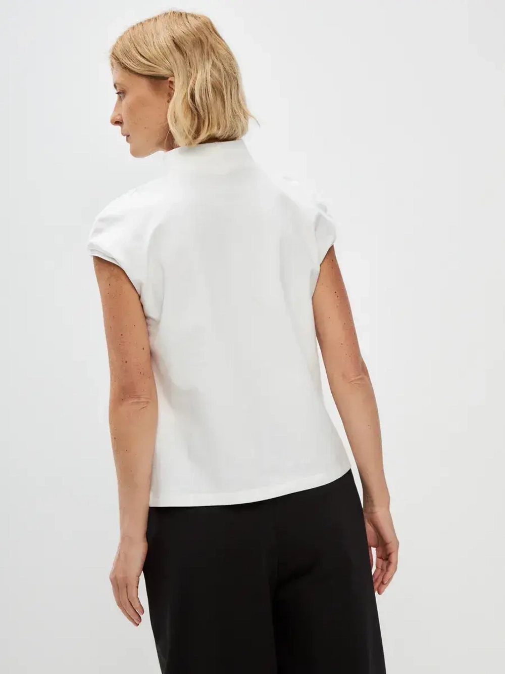 Футболка дизайнерская с цельнокроеным воротником