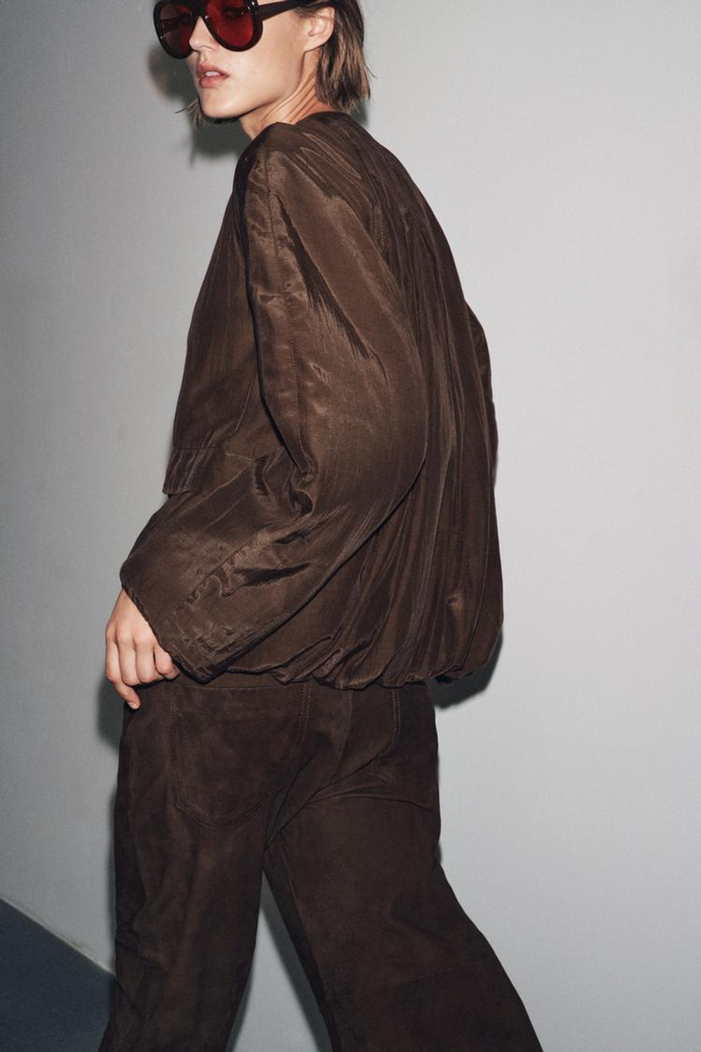 ZARA СТЕГАНАЯ КУРТКА С КАРМАНАМИ — ZW COLLECTION, КОРИЧНЕВЫЙ