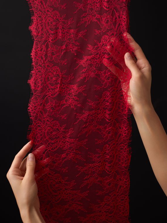 01-53 ОПТ Кружево шантильи 23 см, красный 100