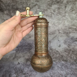 Мельница "Kesem" ручная с ложкой для специй, перца, соли 12 см/ACAR. Турция (медный)