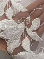 Кружево белое с вышитыми цветами "Лилии" 260 мм