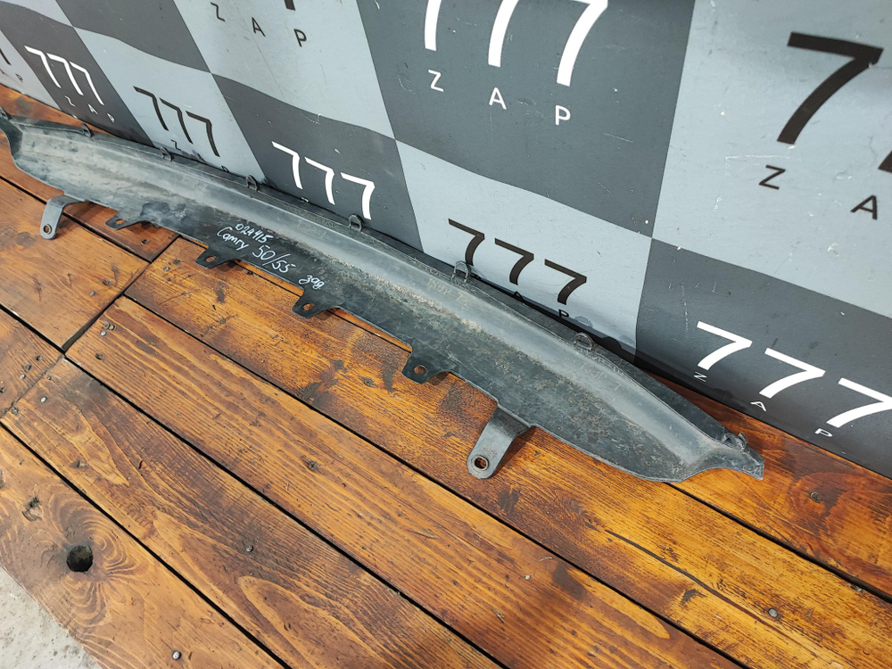 Накладка заднего бампера Toyota Camry (XV55) 14-18 Б/У Оригинал 5216933020