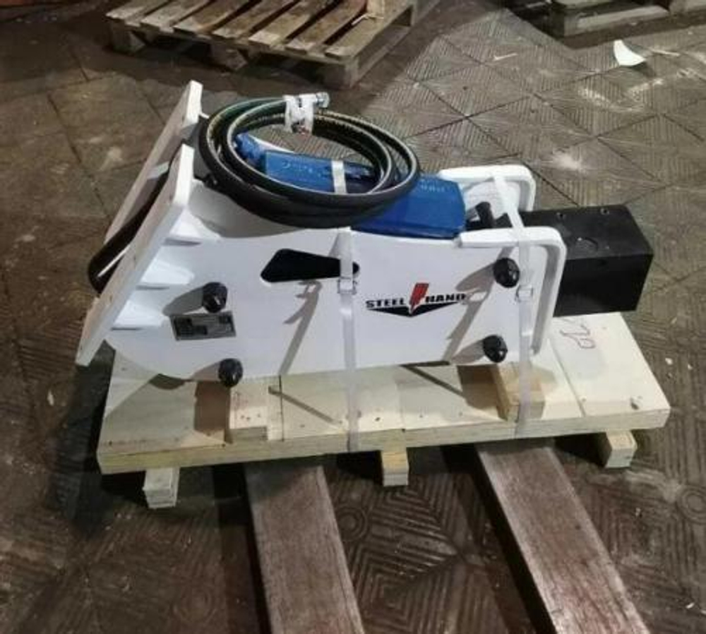 Гидромолот на Телескопический мини-погрузчик Manitou