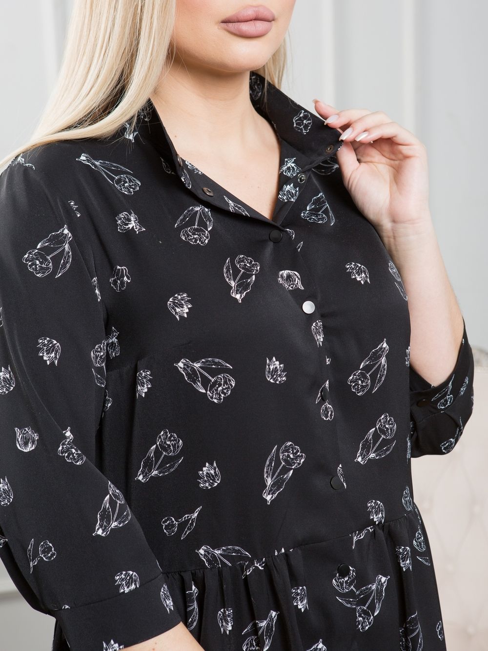 Платье 1329 цветы на черном Novita (Акция)