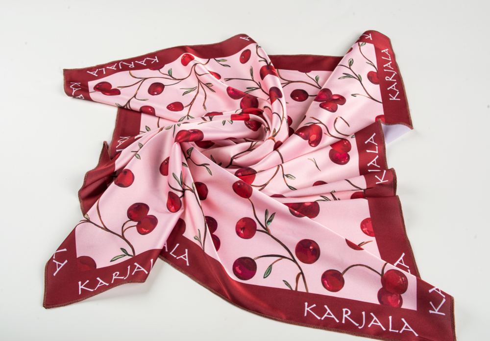 Шейный платок «Карельская клюква», 70×70 см