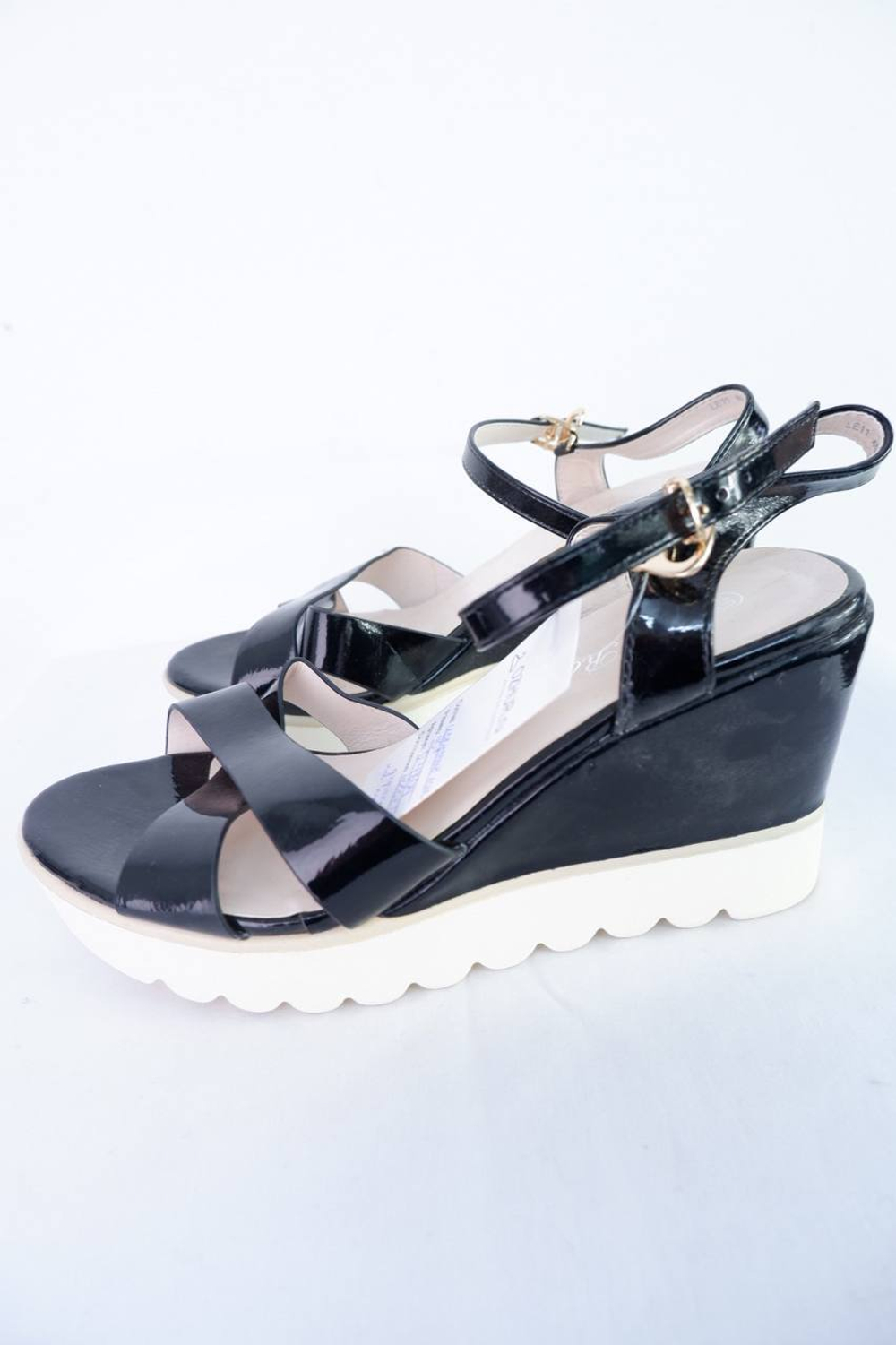 Босоножки на танкетке 40 размер