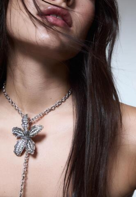 STRADIVARIUS Ожерелье цветок со стразами, серый