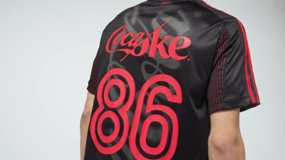 ADIDAS X COCA-COLA Спортивная футболка, черный